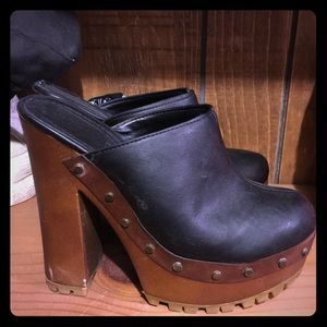 Heeled clogs